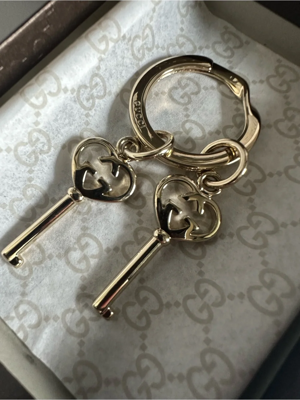 Gucci Interlocking GG Double Heart Key Ring Bag Charm Gold Tone with Box